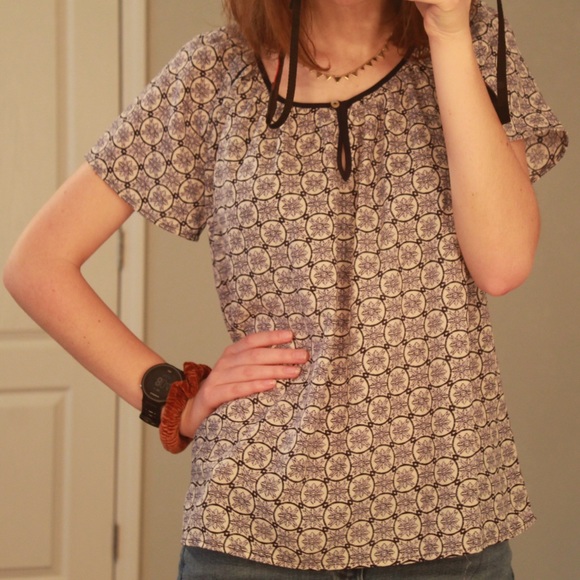 Skies Are Blue Tile Print Key-Hole Blouse - Picture 2 of 7